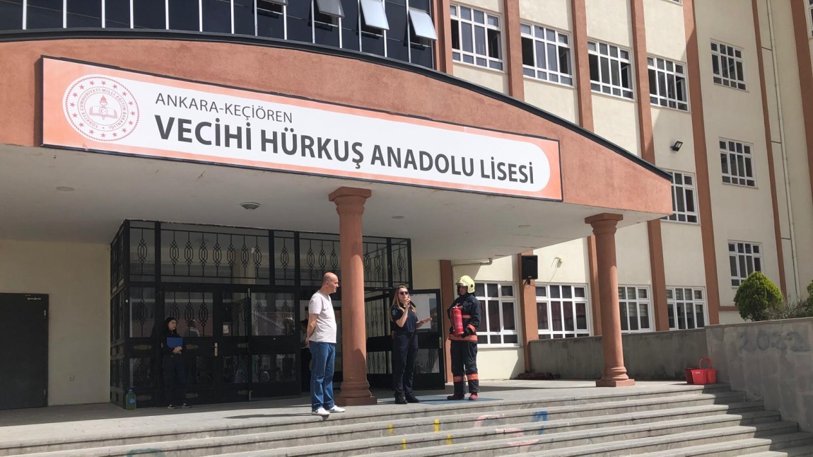 Ankara Büyükşehir Belediyesi İtfaiye Daire Başkanlığı'nın destekleriyle okulumuzda Yangın Eğitimi ve Tatbikatı gerçekleştirilmiştir.